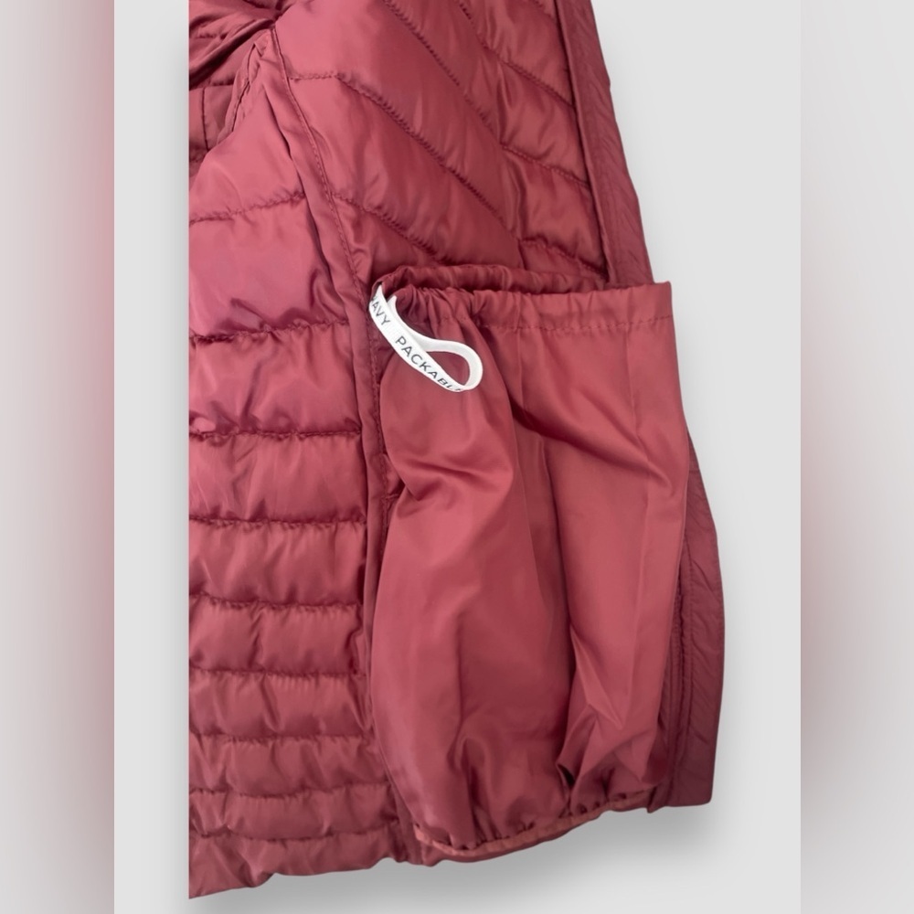 Old Navy Womens Puffer Jacket Water Resistant Burgundy Sz M Quilted Full Zip NWT - Picture 7 of 8